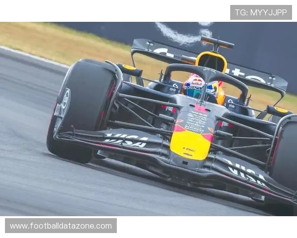 F1赛季最新战况解析顶尖车队策略与车手竞争焦点